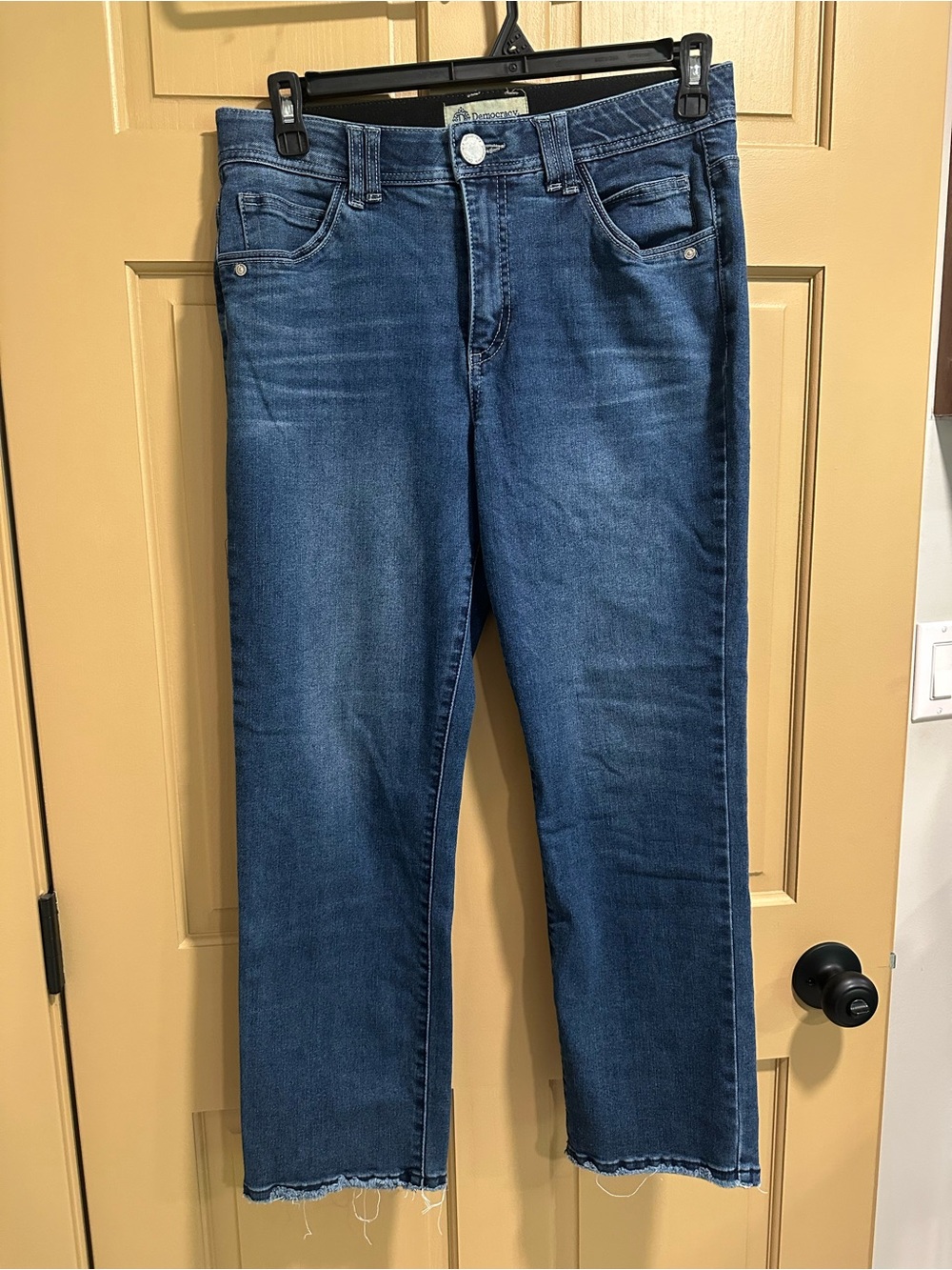 Democracy Women's Cropped Jeans in Medium Blue Wash - Raw Hem size 10